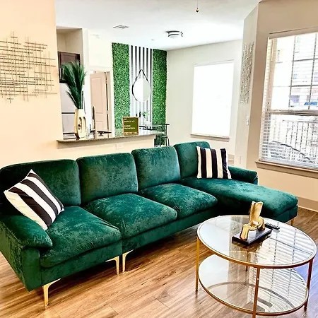 Emerald City Luxury Suite ~Fully Gated Community